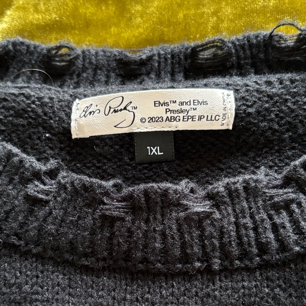 Elvis Presley distressed sweater SHEIN 1xl nwot Graceland epic - Picture 3 of 3